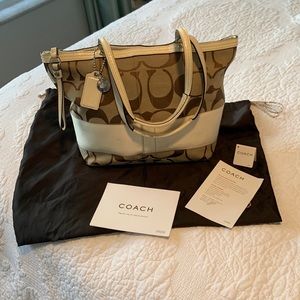Coach signature tote khaki and white zipper enclosure